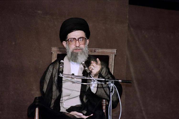 美国精准袭击哈梅内伊，谁是内鬼？-华闻时空