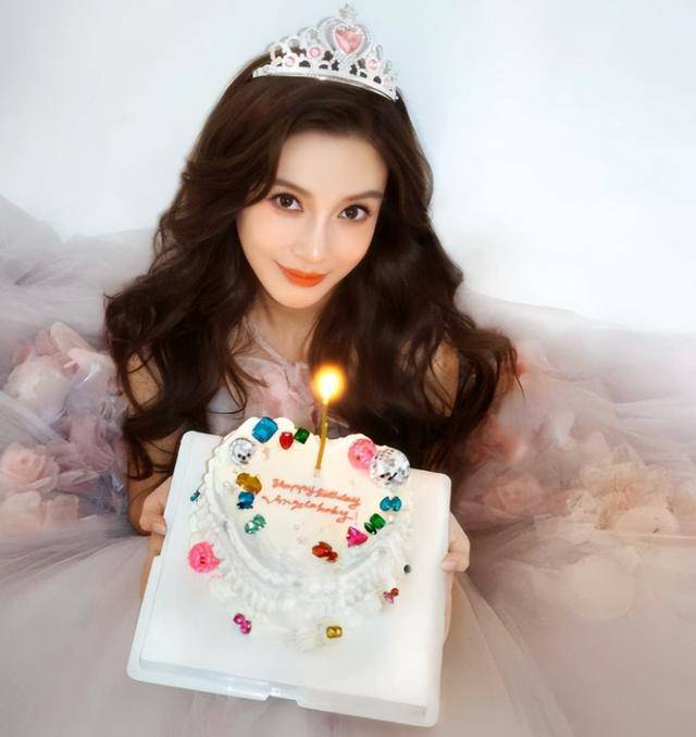 baby37岁生日太落寞,仅一位圈内密友到场,众多网红抢尽风头