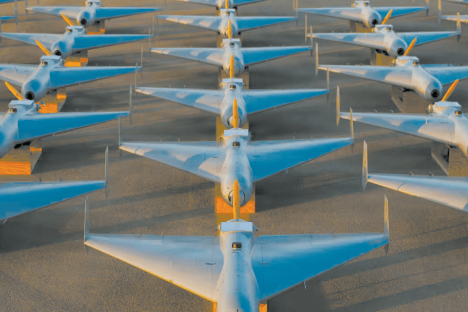 美军又借空袭伊朗试验新武器：首次投入黑色战斧巡航导弹、卢卡斯自杀无人机和新一代精确打击导弹