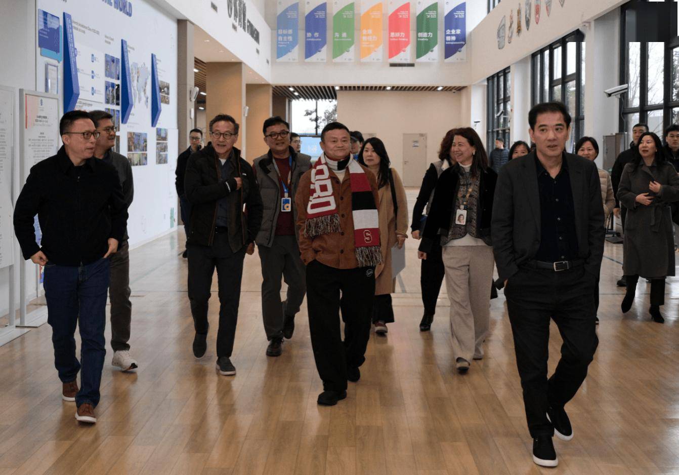 千问“灵魂人物”离职前夜,马云率管理层释放AI战略信号