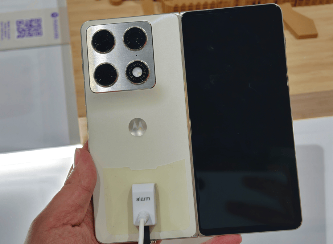 今年的MWC，手机厂商们都开始“不务正业”了。。。