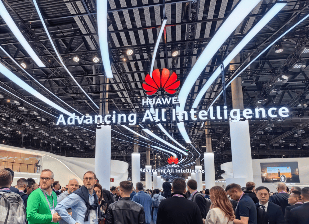 华为想起自己是个通信厂了？这次发的不是6G但很强。。