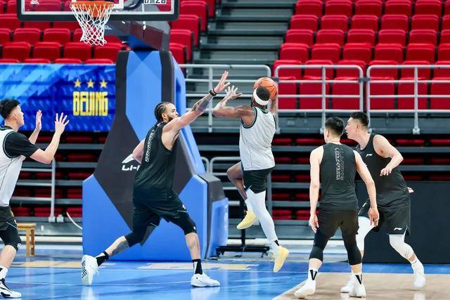 北汽男篮举行公开课 新援麦基要为球队赢得