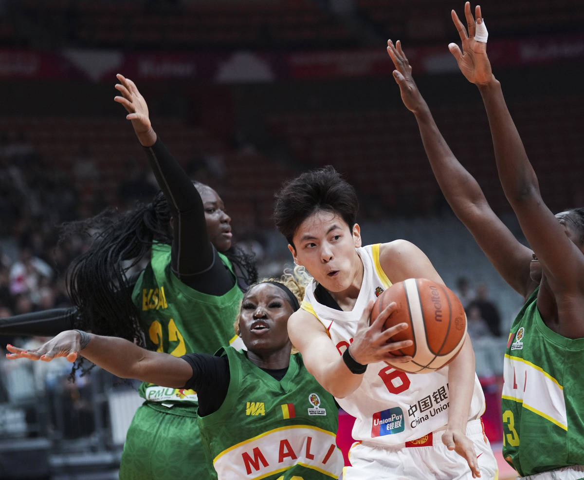 主场亮剑夺开门红！中国女篮81比68力克马里女篮
	，拿下世界杯资格赛首胜