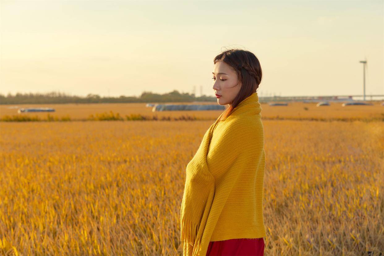 妇女节前夜张雨绮直播带货引争议：多个品牌仍在