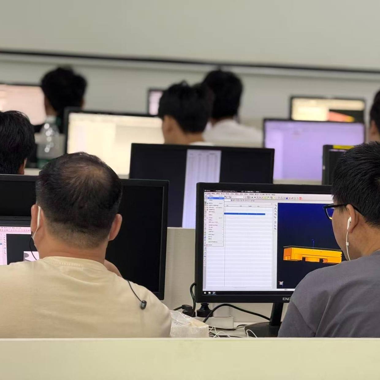 从普工到月薪破万:惠州鼎才数控,凭什么成为制造业人的职业摆渡船?_培训学校_编程_无人机