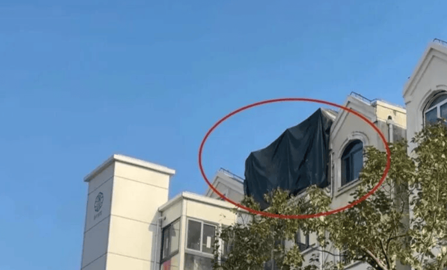 上海一男子实名举报小区违建后隐私被泄露,当地通报:物业经理违规泄露信息被撤职