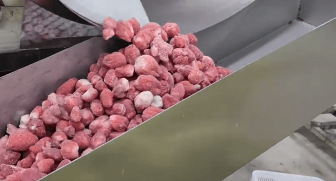 “天塌了！”这种网红零食被曝一类致癌物“镉”严重超标，测出20多种农药，含国家禁用成分…当地凌晨通报，已成立调查组，开展实地核查