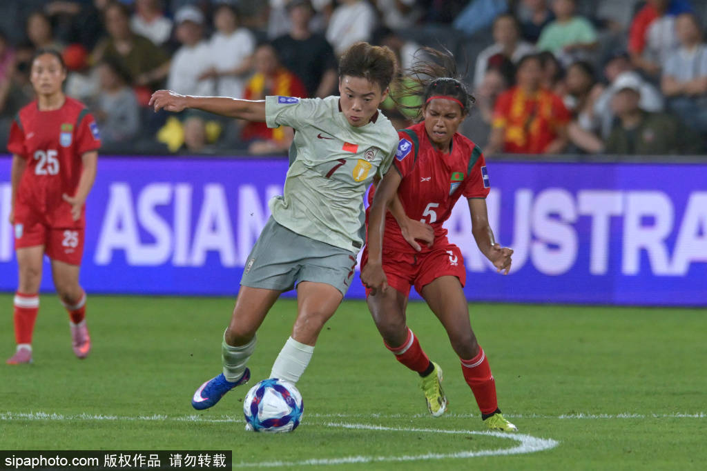中国女足止步亚洲杯半决赛，职业化进程与五大联赛对比引发热议
