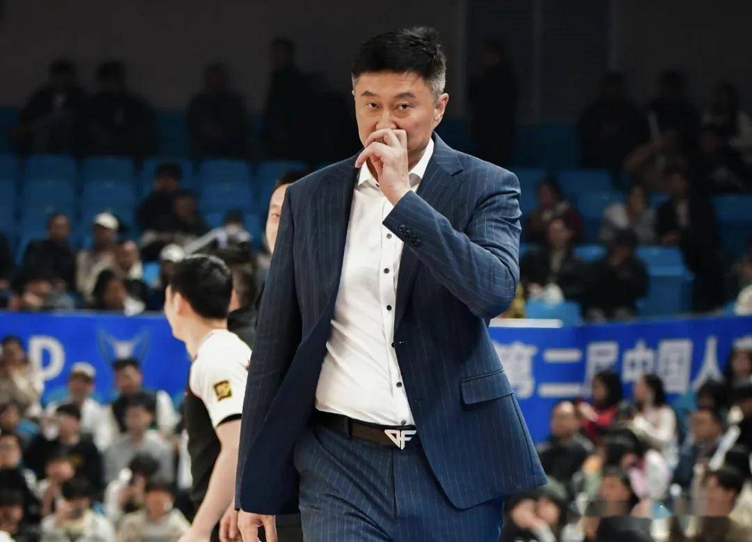 绝杀之夜后，广东宣布杜锋职位有变！离队干大事，留球队独自备战