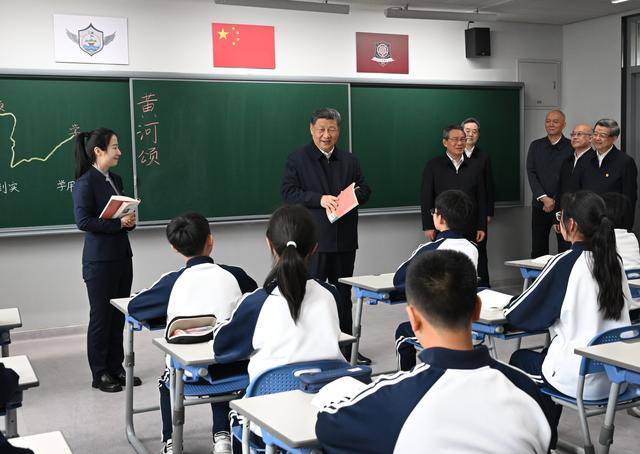 新华图讯|习近平在河北雄安新区考察