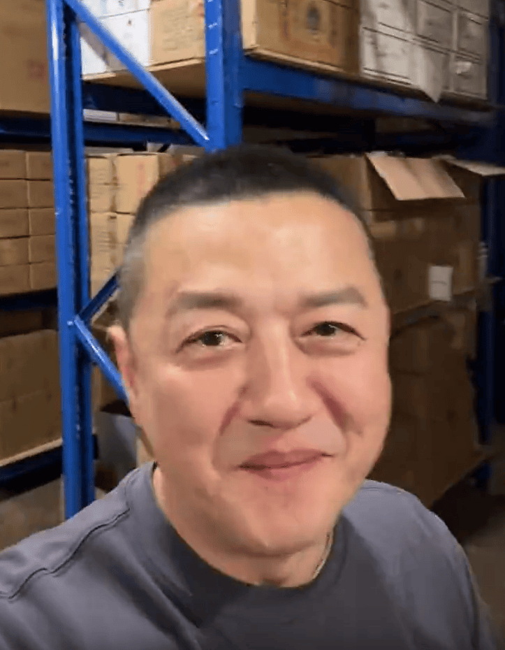 图片[6]-张雪宣布捐赠嫣然“加码”：将冠军奖杯、签名帽子一起赠送！喊话李亚鹏：用途你定，我信你！称赛车起拍价40万，有点寒酸，所以加码-华闻时空