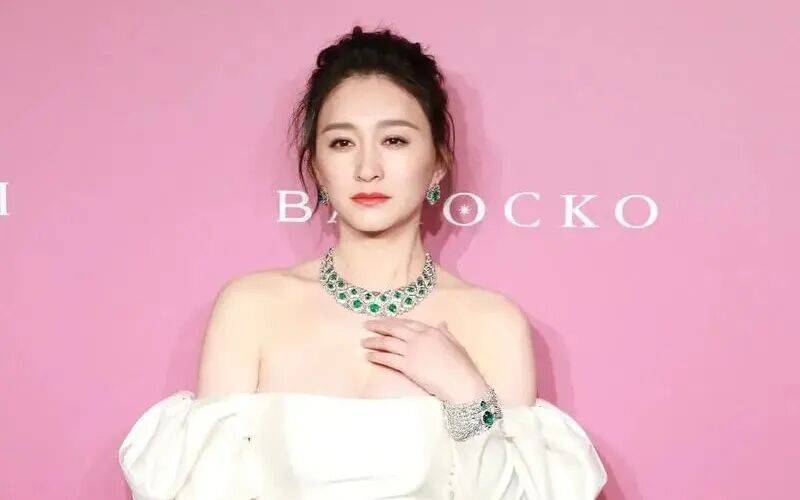 【2026.4.11】井柏然和刘雯领证?李小冉这几年?为什么当年的杨洋可以演《微微一笑很倾城》?好几场音乐节都取消?封面图