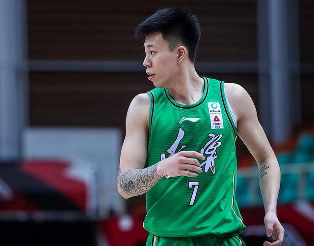 辽篮战上海！付豪要张镇麟谈感受，张镇麟的回答让付豪哑口无言