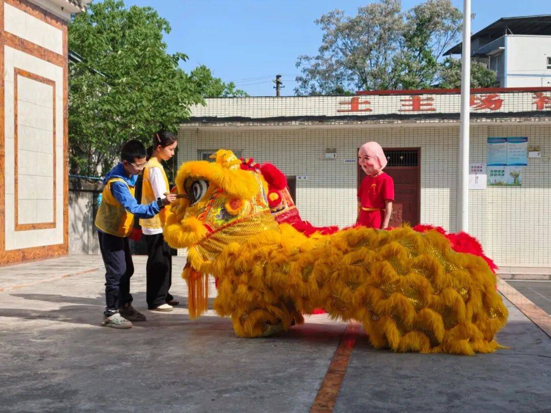 保护文化遗产・我们在行动｜“嘉” 油少年公益研学：狮舞东方·赓续薪火——向家班狮舞非遗传承体验_技艺_传统