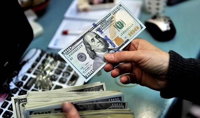 你抛美债，我抛中债！外资纷纷减持中国债，大量资金流向美国？