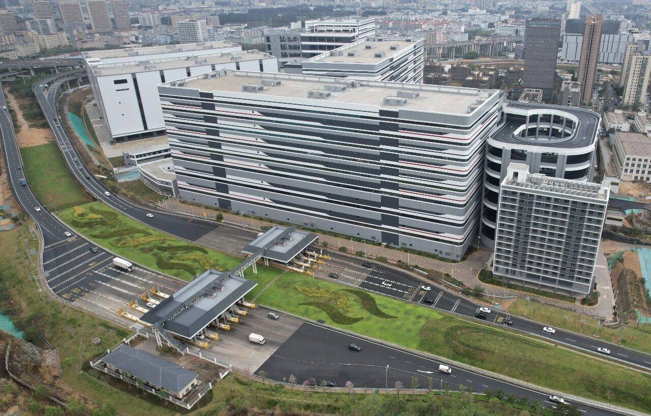 昔日废弃石场蜕变现代产业绿洲，京东（宝安）智能产业园投入试运营