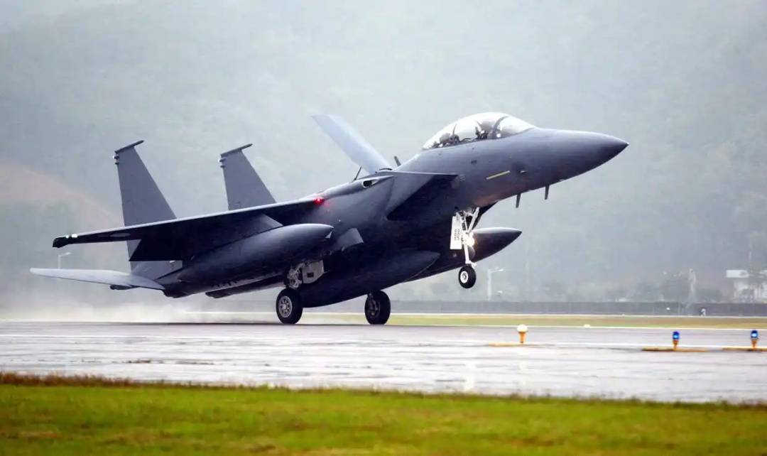 韩国空军两架战机空中碰撞，五年后调查结果披露：飞行员摆拍记录“最后一次飞行”引发 -华闻时空