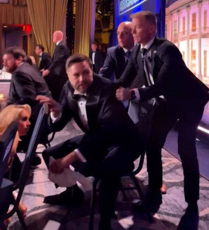 图片[2]-回应晚宴枪击，特朗普自嘲：当总统太危险，早知道不选了 -华闻时空