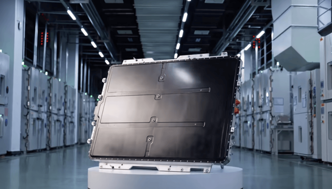 “五界”新品同一底座：华为巨鲸电池平台践行“安全是最大的豪华”(图1)