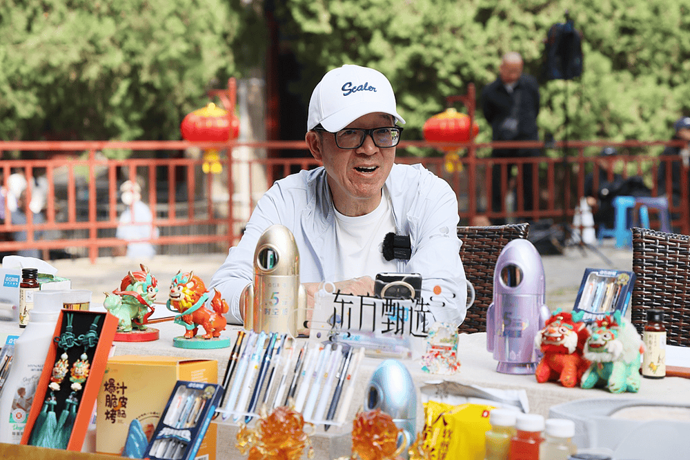 “去大主播化”的东方甄选，反被主播“去” -华闻时空