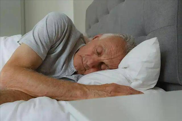 原创            研究发现：对睡眠特别好的3类食物，经常换着吃，可促进深度睡眠