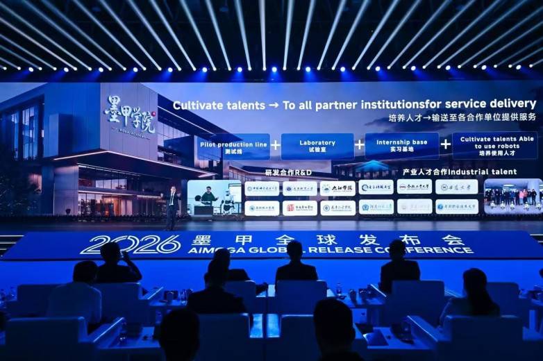 墨甲智警机器人批量上岗 千台签约、百台交付赋能城市治理新实践