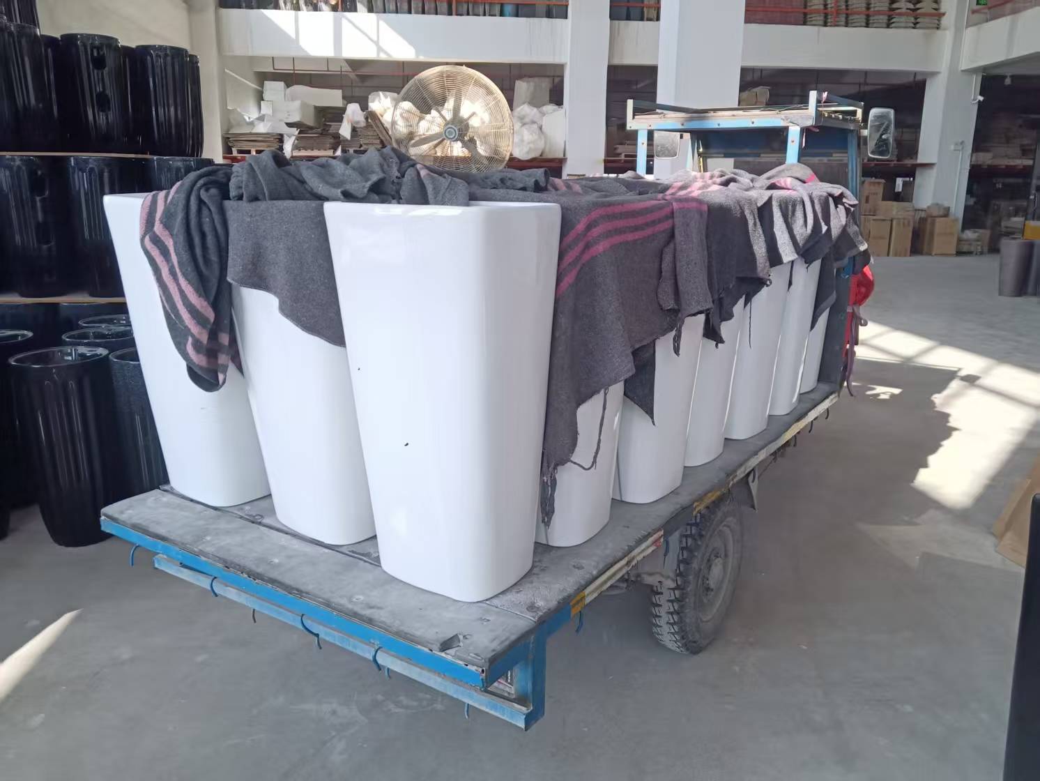 陶瓷卫浴品牌众多，哪家陶瓷蹲便器定制厂家好？