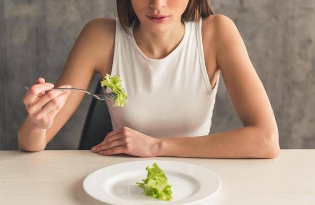 原创            不吃晚饭，真能减肥吗？怎样才能健康减肥？专家说：避开1个误区