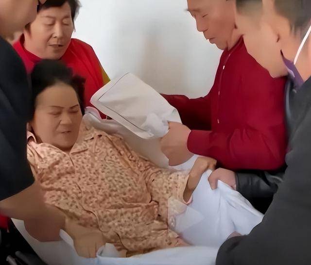小天赐，终为父母当年的＂冲动＂买了单，年仅6岁活得不像个小孩