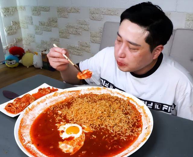 炸鸡泡菜辛拉面，靠偷来的“文化”输出全球？韩国料理20年溃败
