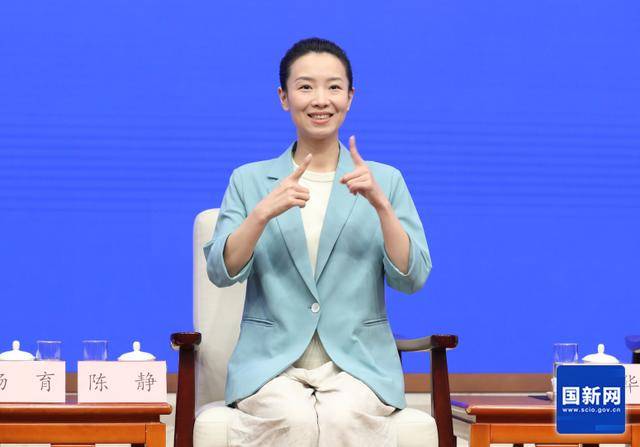 Spring Gala Sign Language Director Chen Jing Answers Top News: Let Deaf People Understand the Jokes