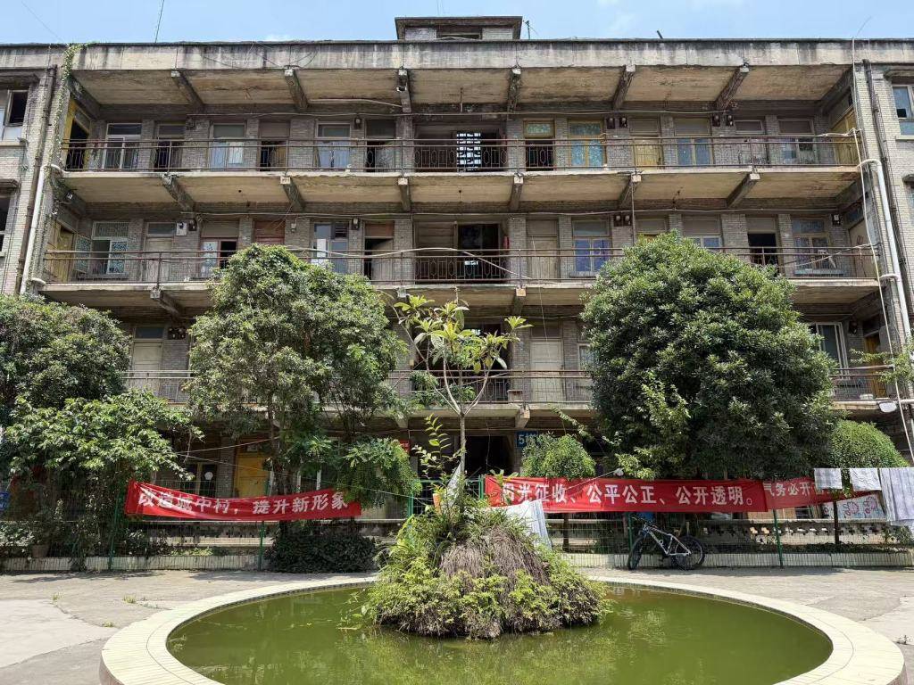 四川一国企退休职工帮同事维权与董事长争执后猝死，董事长建议去起诉