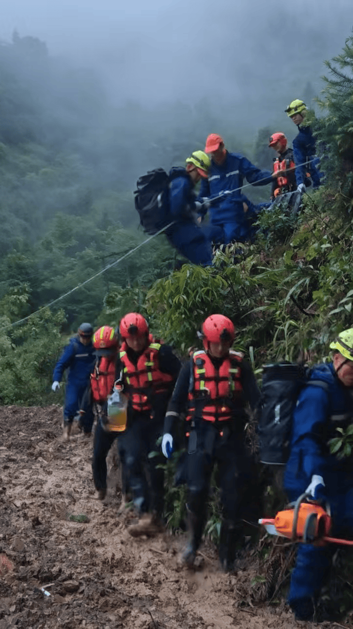 暴雨下的石门金河村：洪水两次来袭“几秒就到”，滑坡泥石流齐发