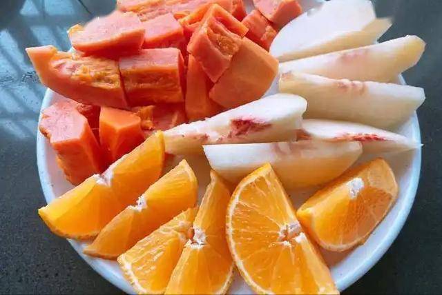 桃子是血糖的“催化剂”？医生忠告：若想血糖正常，5种水果少吃