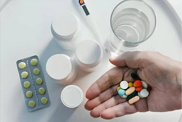 原创            紧急叫停！医生提醒：服用降压沙坦药的人，出现4种症状必须停药