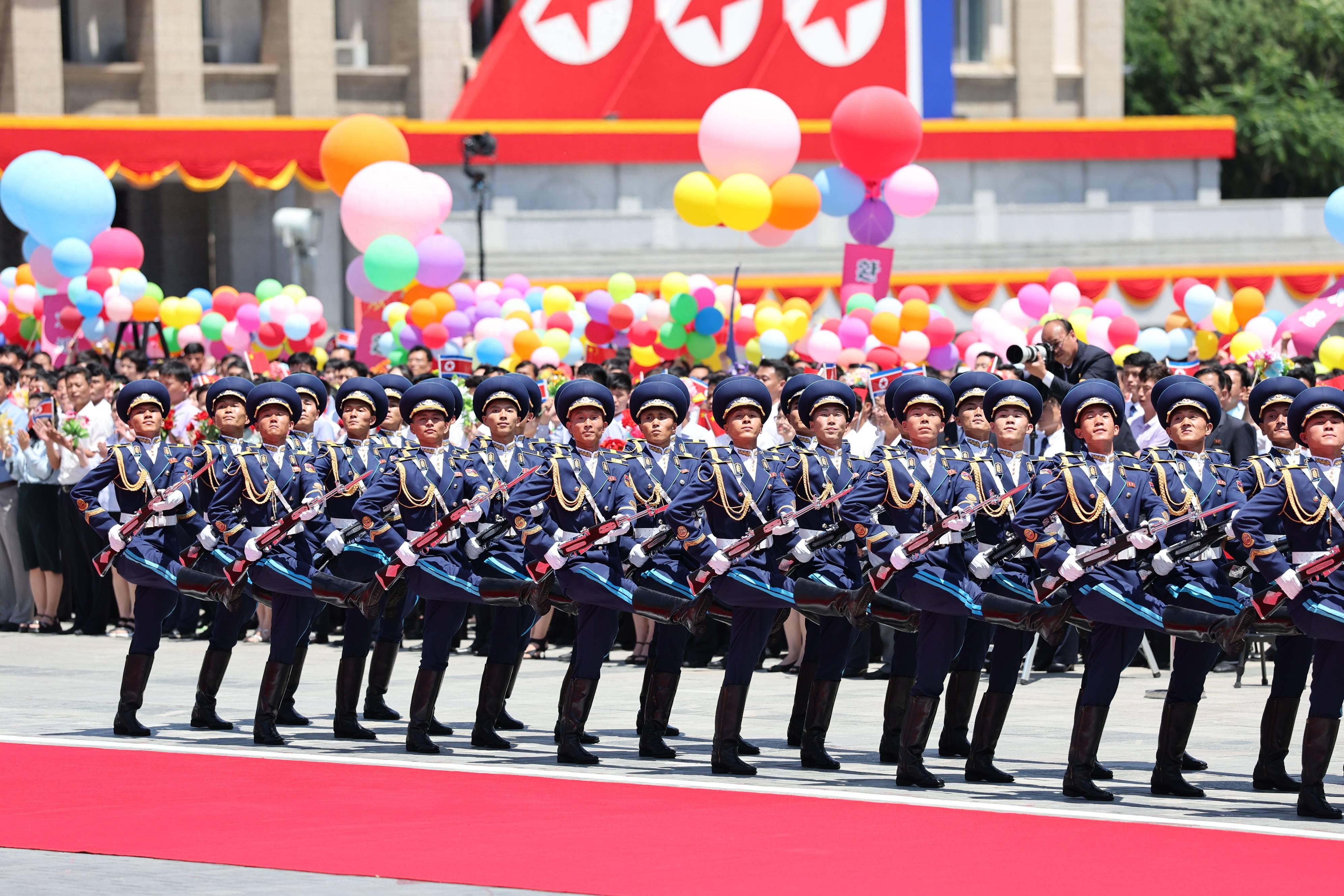 现场图片｜习近平抵达平壤，朝方举行盛大欢迎仪式_摄影_时间_来源