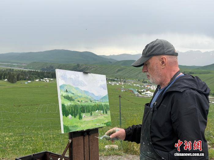 中外艺术家走进新疆唐布拉草原写生