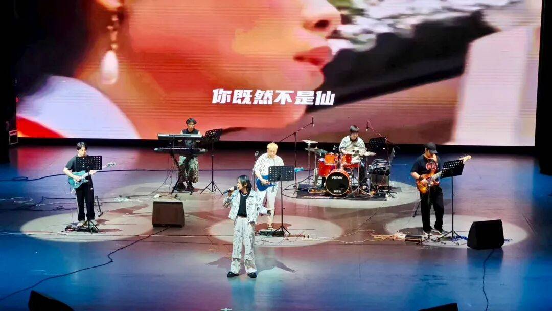 开口就是“回忆杀”！怀旧金曲唱响沙湾→
