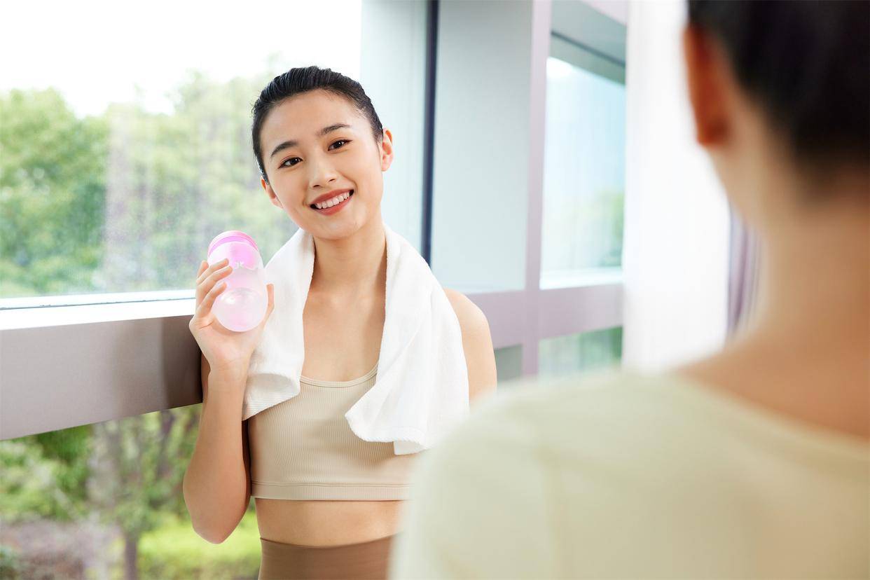 原创            女人要是老对你做这些事，那就是情场老手，结了婚的男人别急着跟她睡