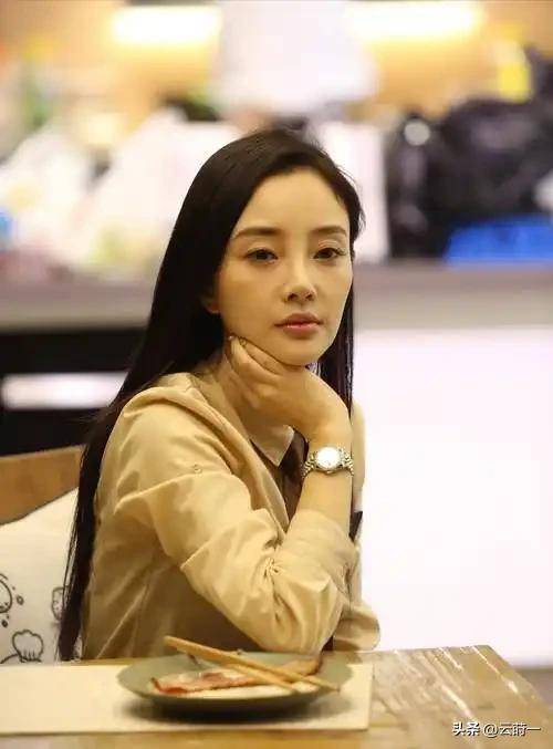 李小璐:年轻时管不住下半身,如今却让自己女儿买了单,她后悔吗