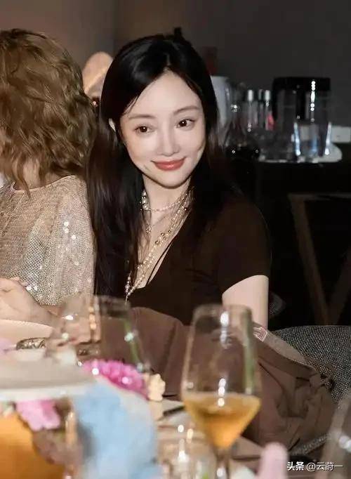 李小璐:年轻时管不住下半身,如今却让自己女儿买了单,她后悔吗