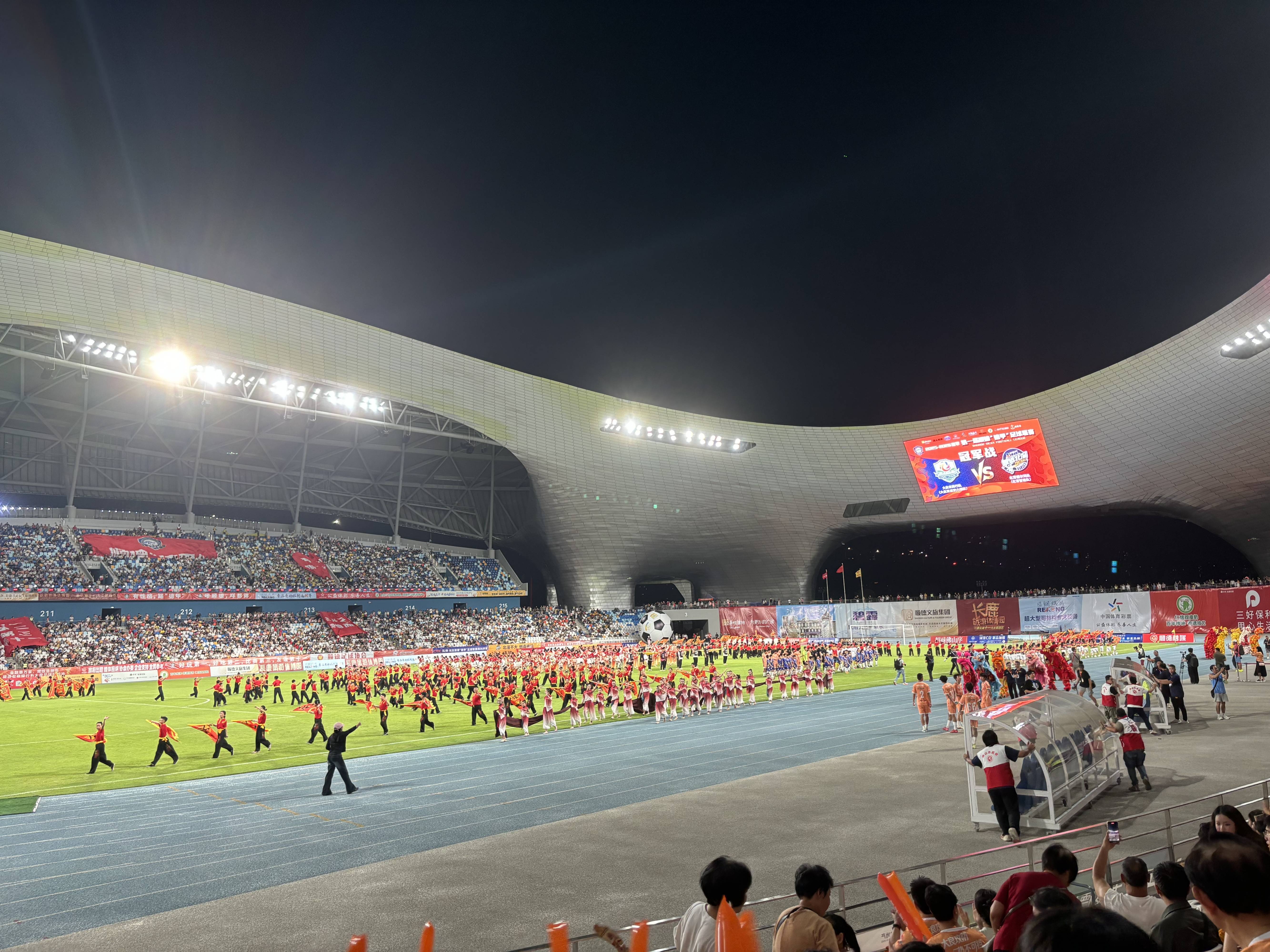 顺德沸腾之夜：外卖骑手、厨师踢出的“德甲”冠军
