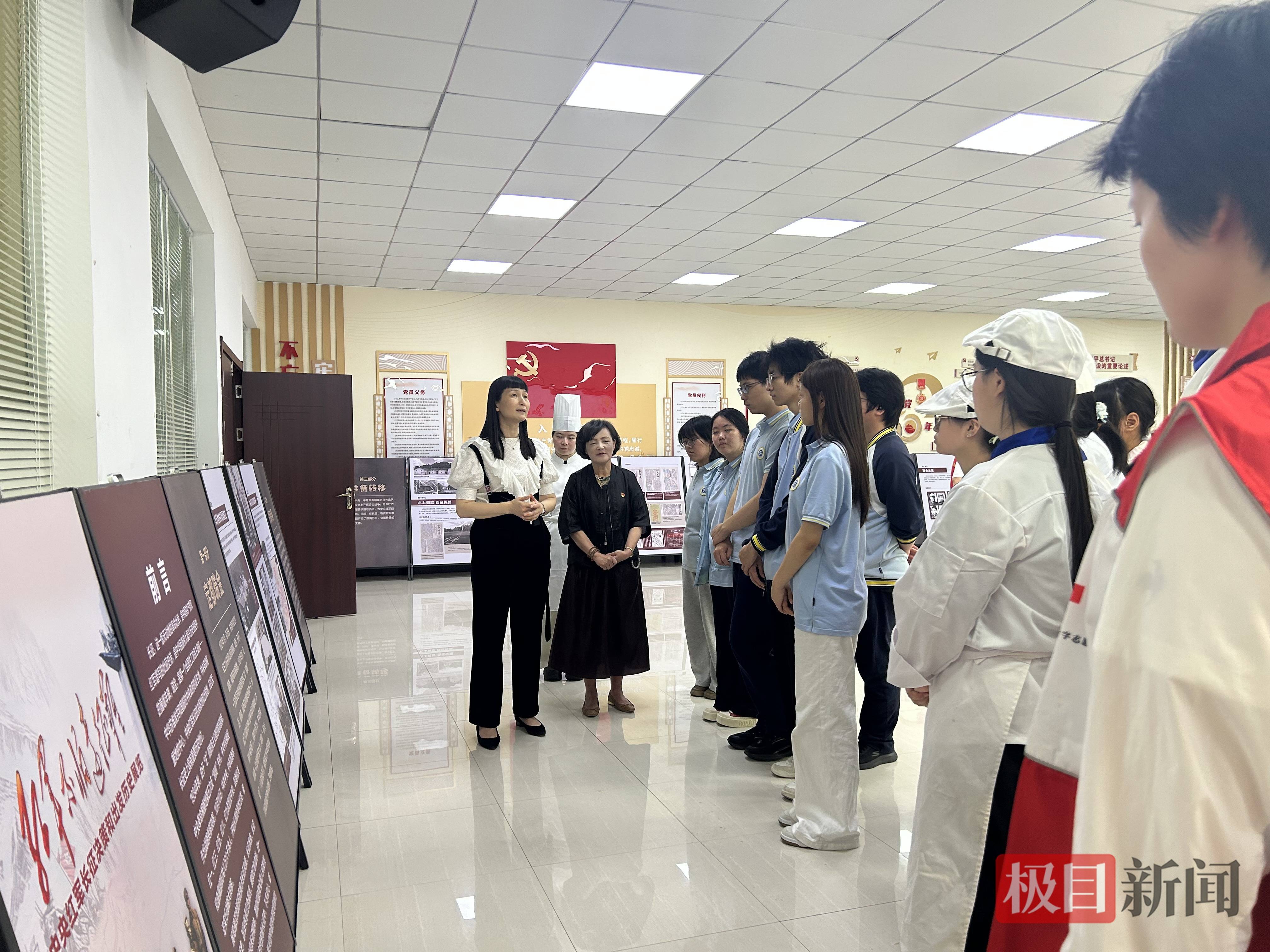 “这份礼物比买的更有意义！”武汉中职生50件竹编龙舟送给社区老人孩子
