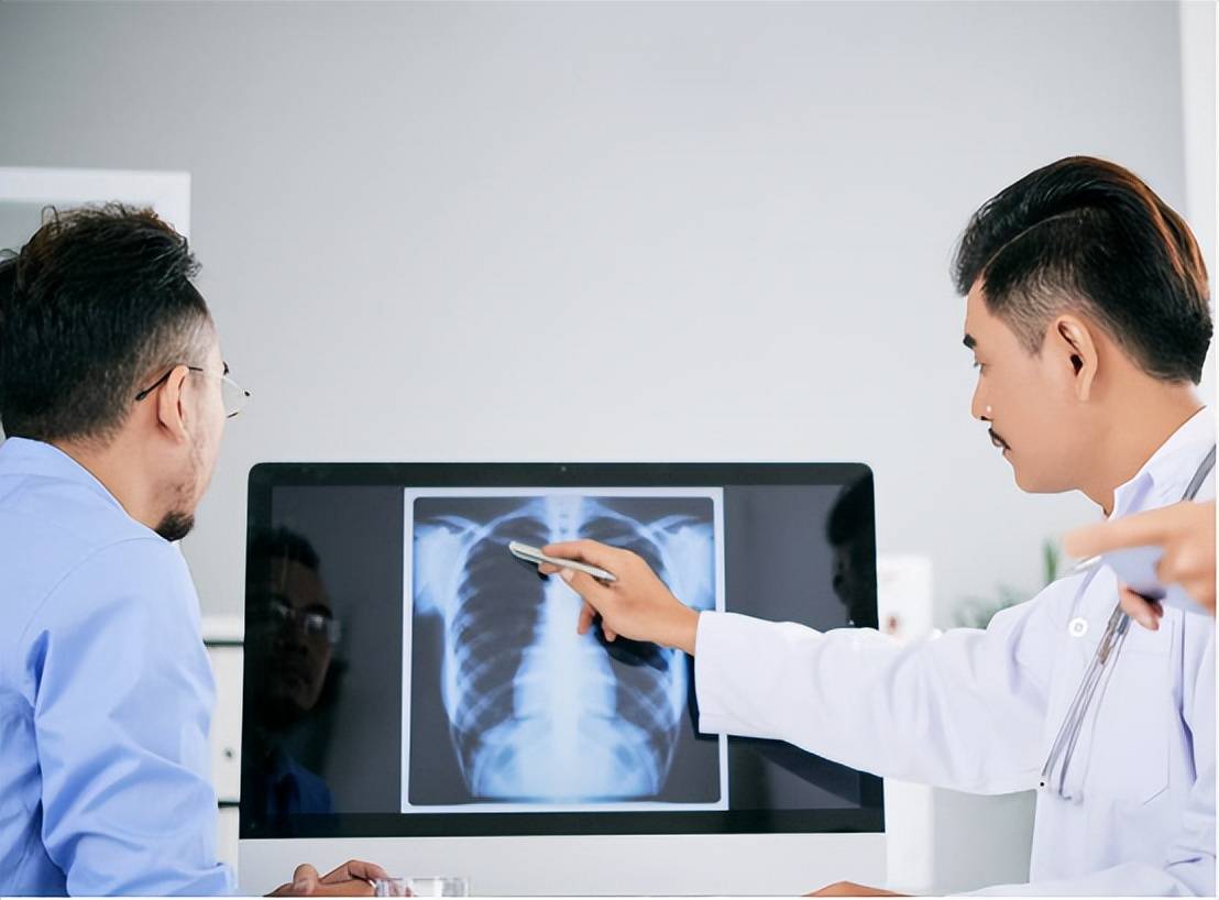 原创            医生：肺病早期不是咳嗽，而是身上出现这5大异常，你一定要注意