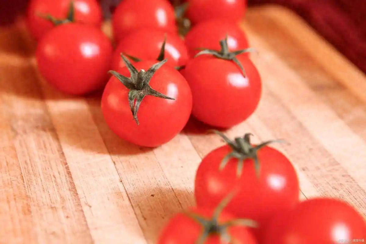 原创            西红柿是血脂“杀手”？医生告诫：想要血管通畅，这 4物别天天吃