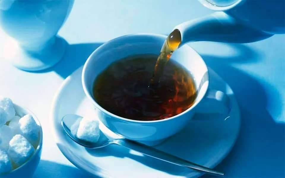 原创            北大研究：每天喝茶超4克，增加患癌风险？喝茶与喝水，谁更健康