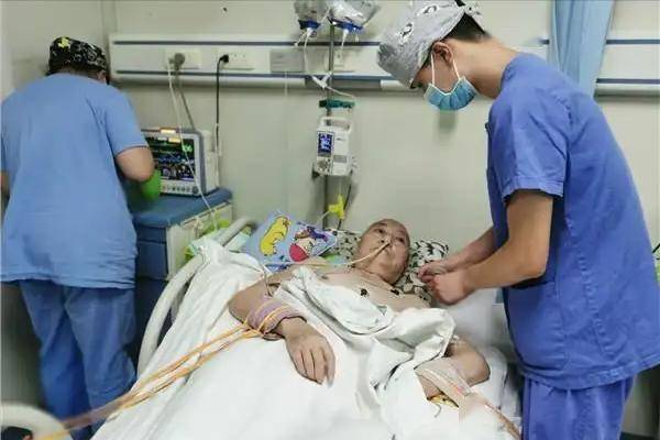 中国一年482万人确诊癌症！劝告：这4种食物，再爱吃也要管住嘴