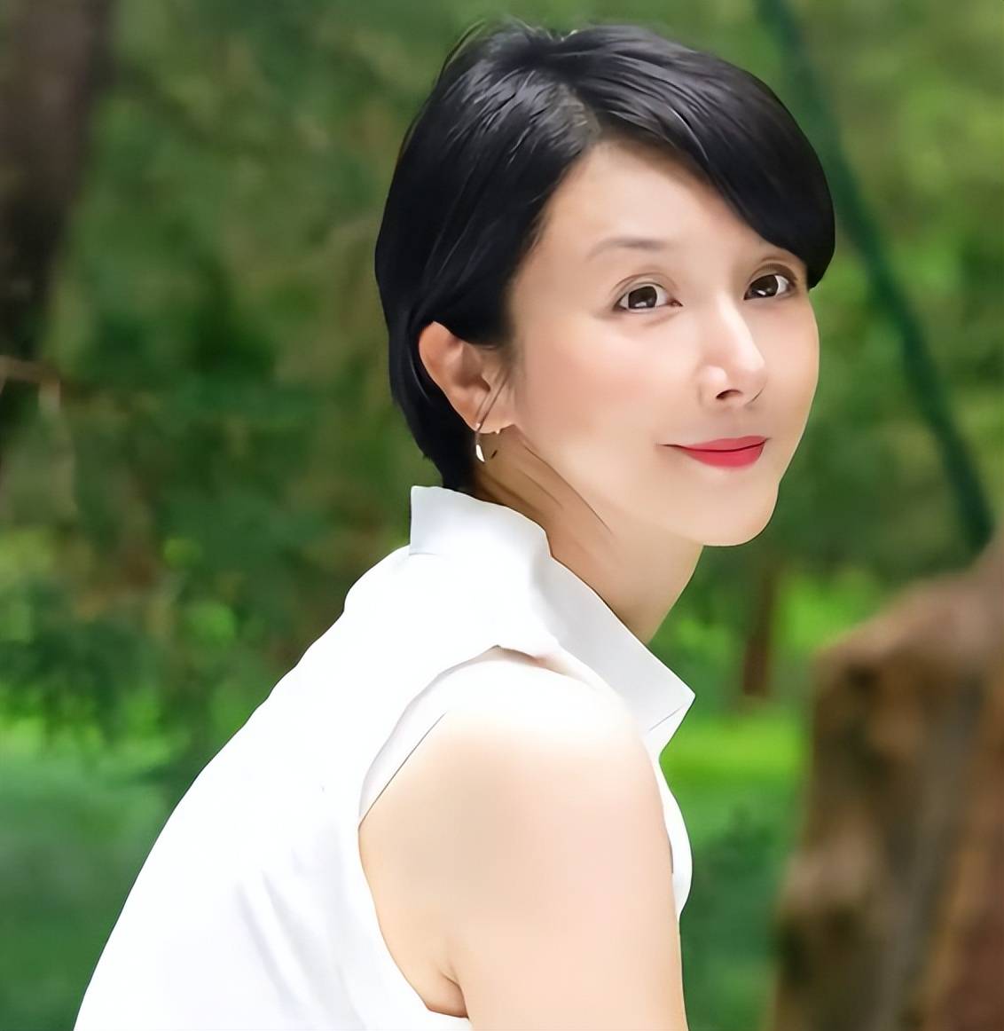 被导演打到脑震荡毁容捂嘴窒息最后反被封杀