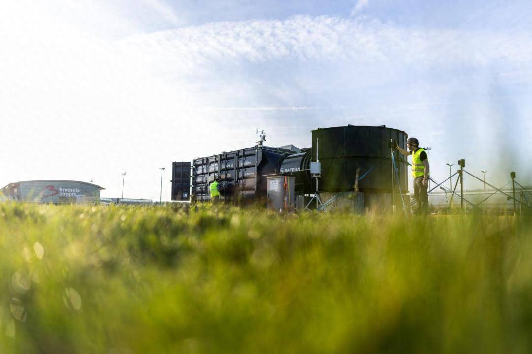 Sân bay Brussels tiên phong thử nghiệm hệ thống lọc không khí di động: Hút sạch hạt mịn, bảo vệ môi trường